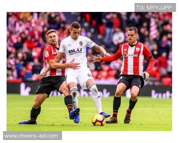 今晚阿森纳与曼联的巅峰对决谁能在英超赛场上笑到最后