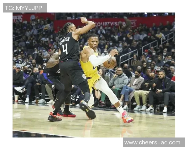 篮网与湖人激战正酣精彩比赛瞬间回顾与分析